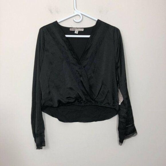Gypsies & Moondust Tops - Gypsies & Moondust Top Women Size M Black Lace & Satin V Neck‎ Pullover